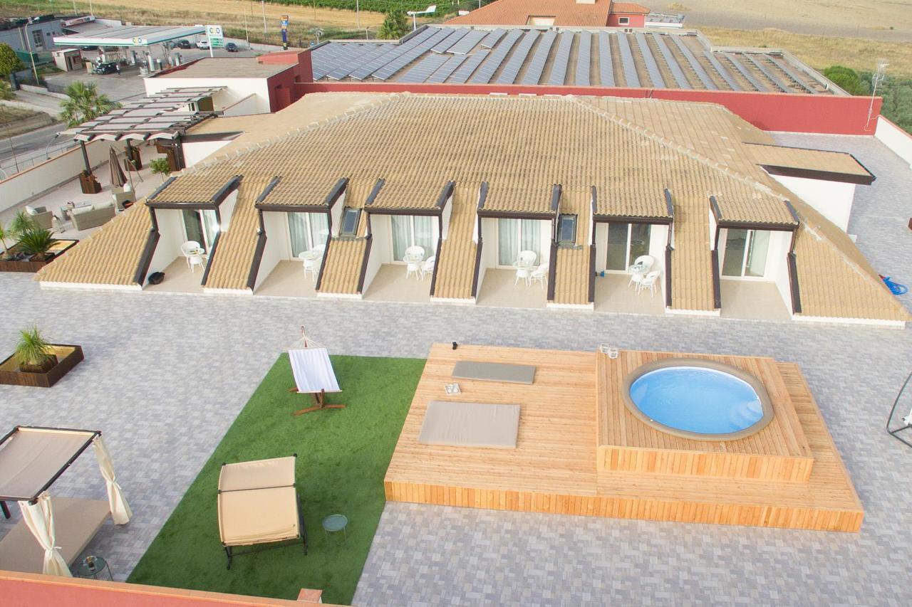 Attico Hotel กานิกัตติ ภายนอก รูปภาพ