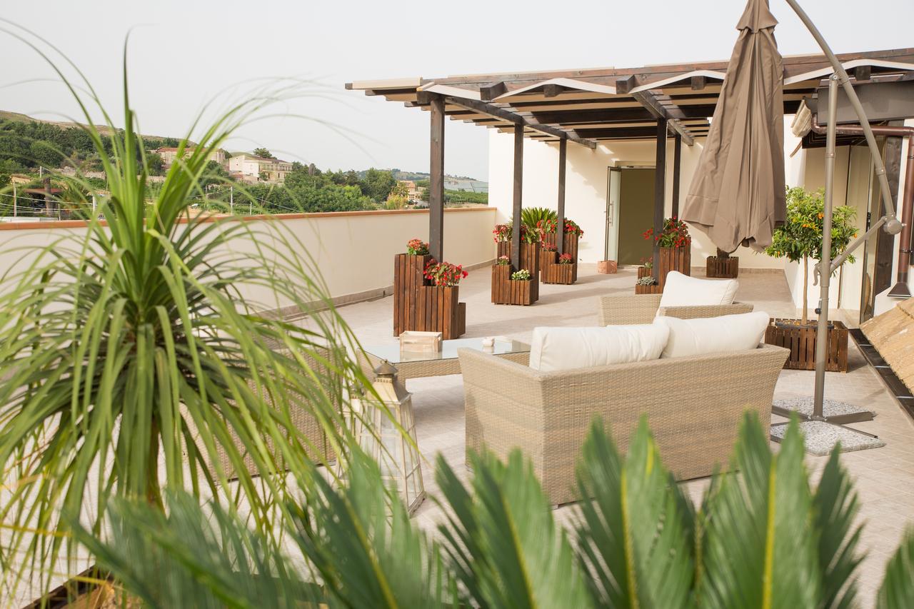 Attico Hotel กานิกัตติ ภายนอก รูปภาพ